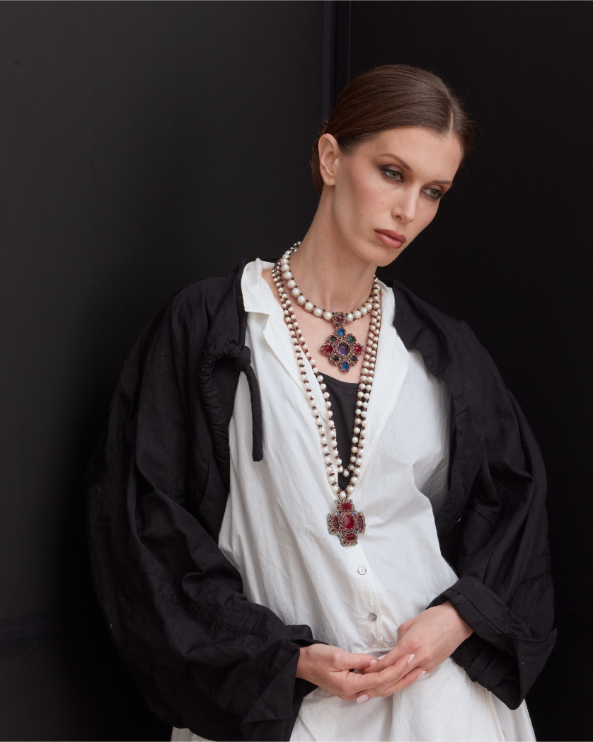 ANYA PENDANT in Silk, Pearl, Pearls color Red detail view with classic and elegant design