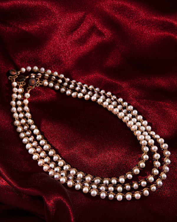 DALLAS NECKLACE in Silk, Pearl, Pearls color Red, White front view with elegant and refined design