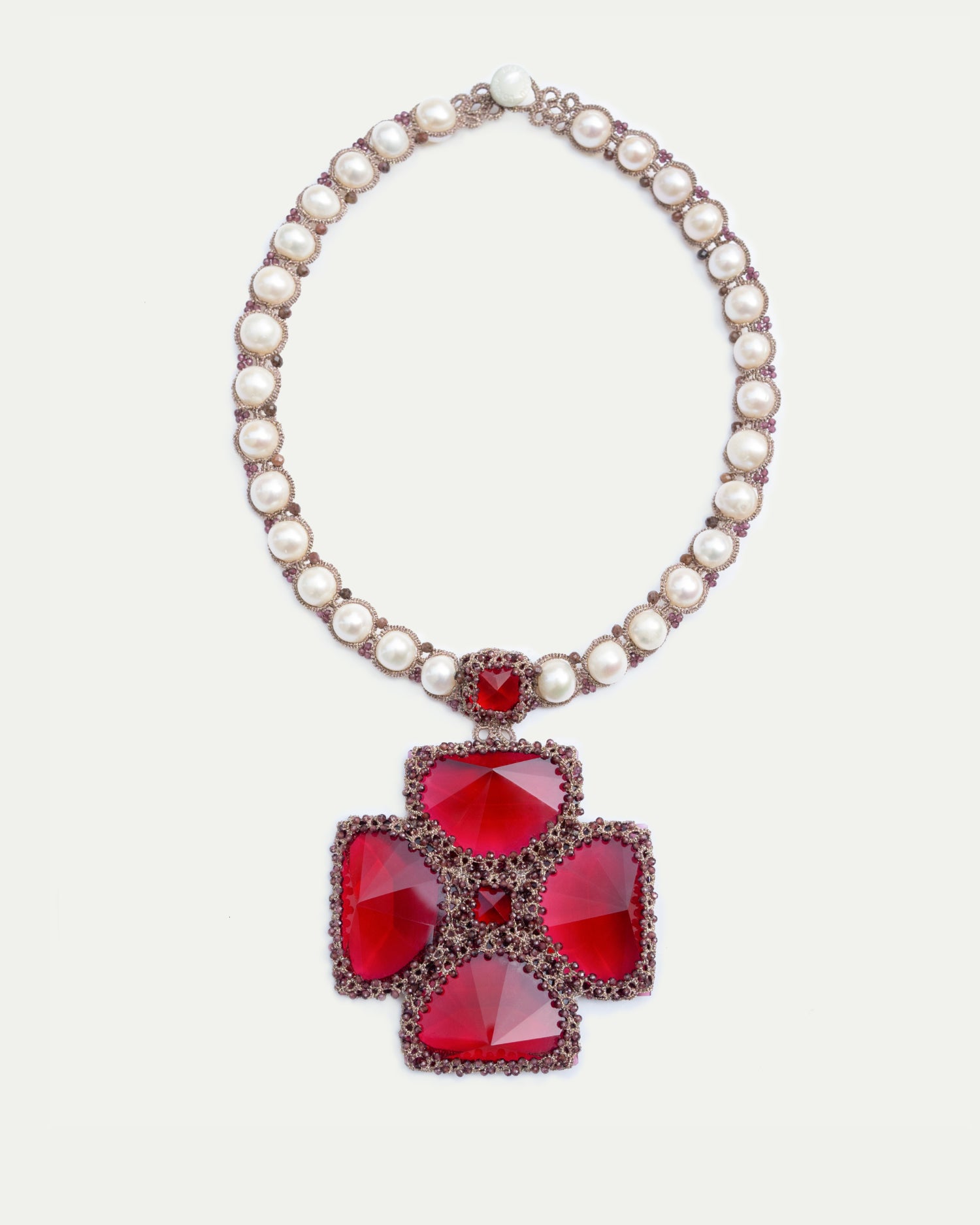 EXCLUSIVE NECKLACE 4056 in Silk, Pearl, Pearls front view with elegant and refined design