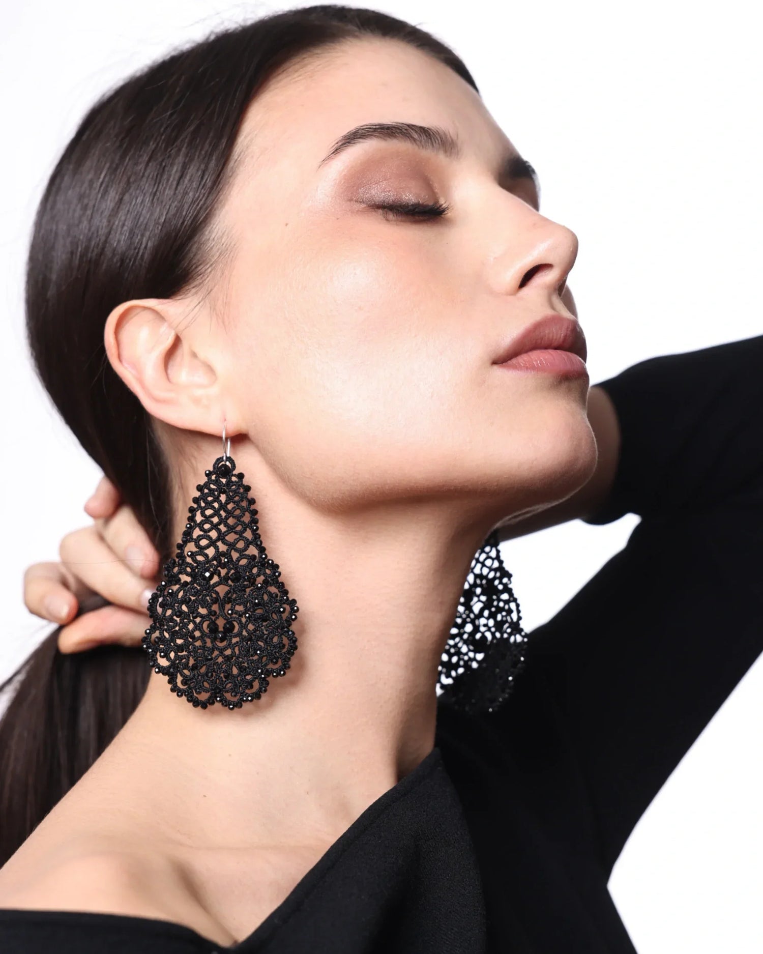 GERBERA EARRINGS in Silk, Silver color Black detail view with classic and elegant design