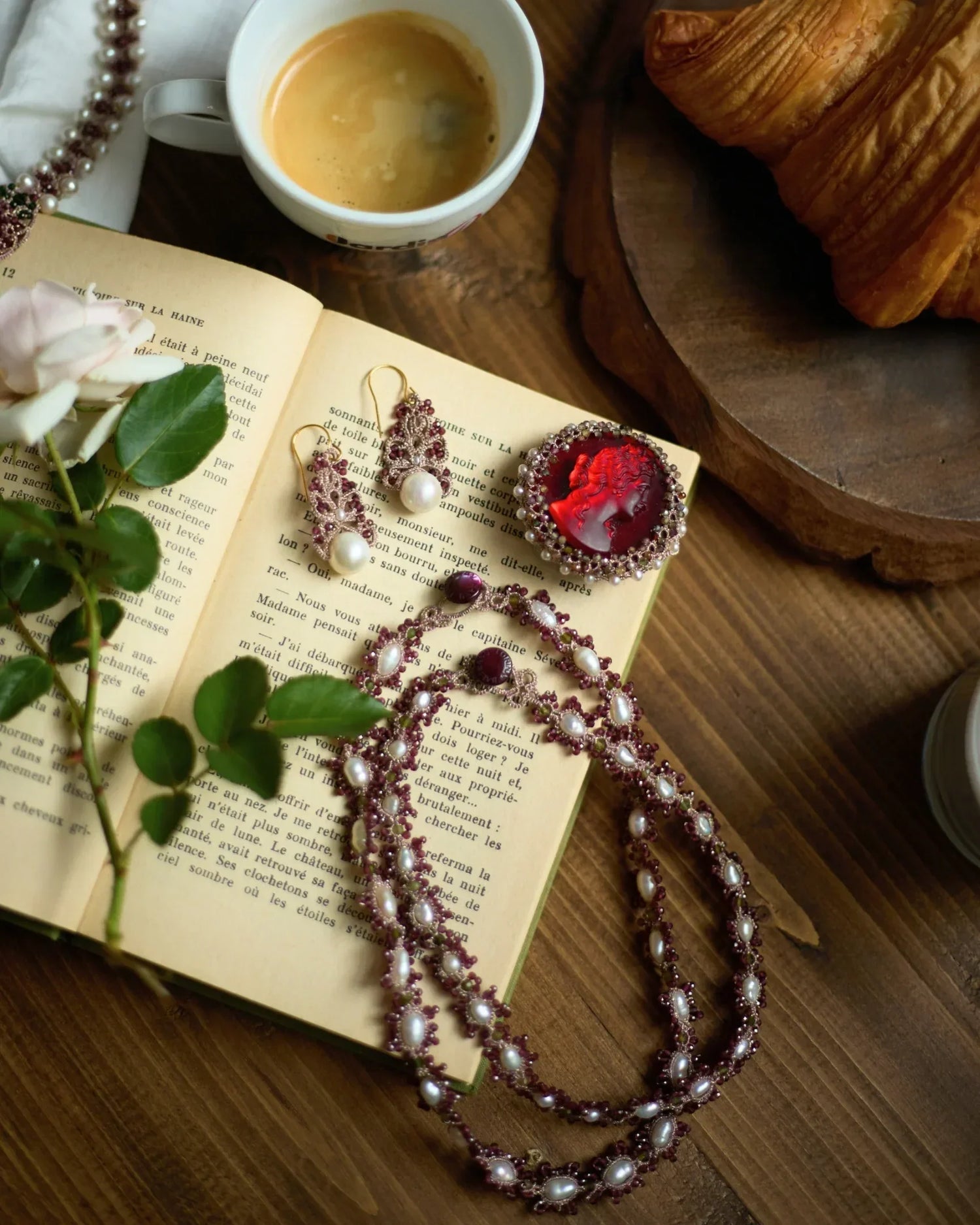 INGRID CHOKER in Silk, Pearl, Pearls color Red detail view with classic and elegant design