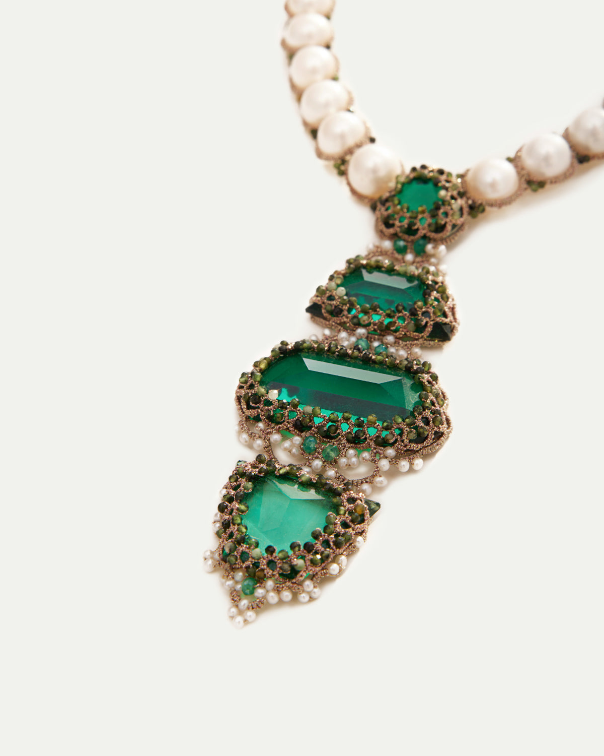 MERSEDES PENDANT in Silk, Pearl, Pearls color Green detail view with classic and elegant design