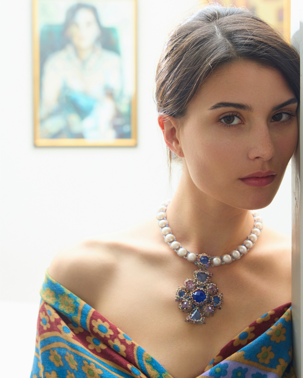 Colier TIFFANY, mătase mov, perle de apă dulce, cristale, detalii texturale elegante.