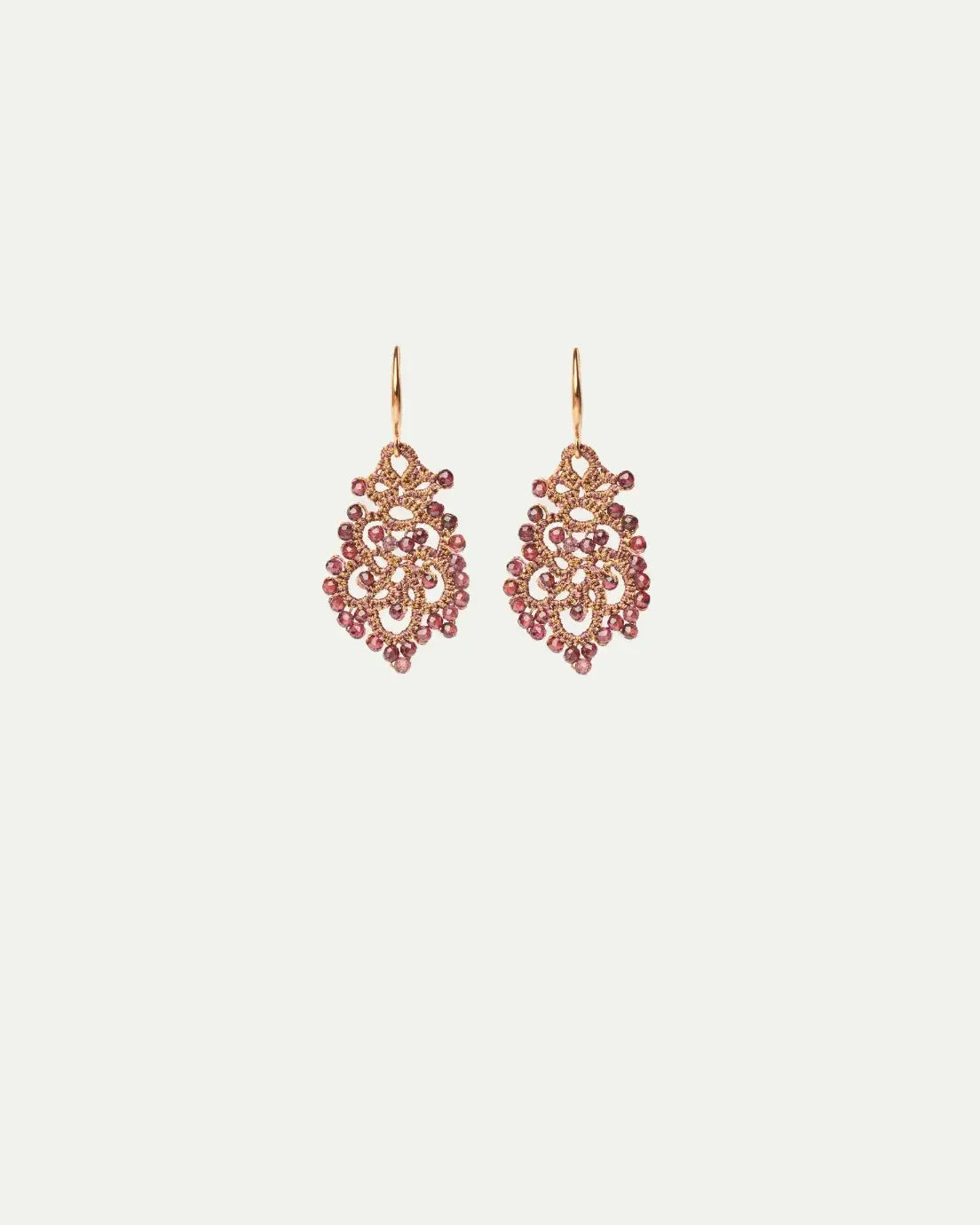 DONNA EARRINGS with red garnet gemstones, gold-plated silver hooks, silk and metallized threads.