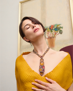 EXCLUSIVE 4049 in Silk, Pearl, Sapphire front view with elegant and refined design