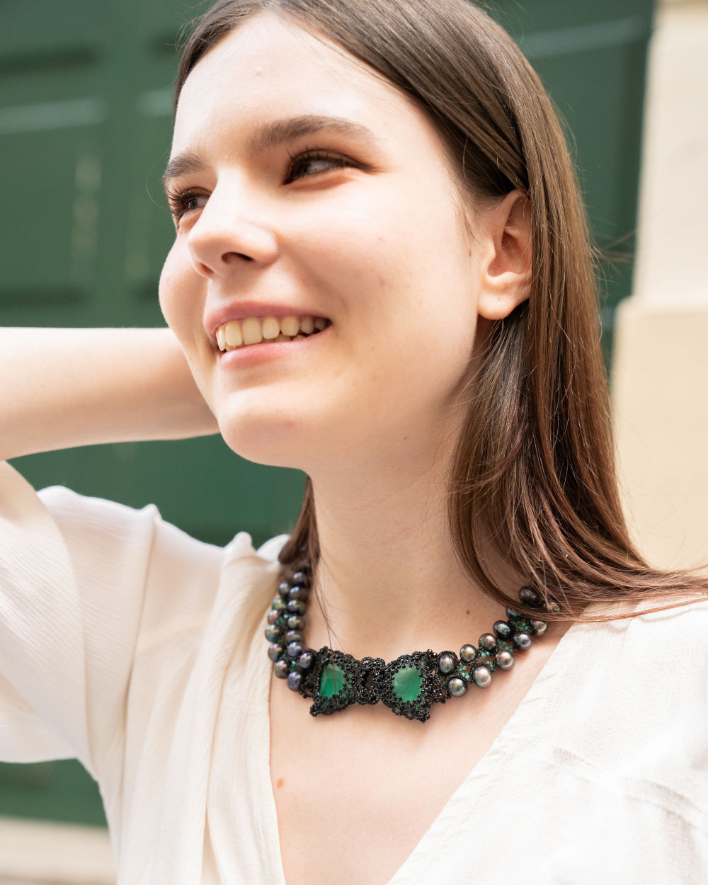 EXCLUSIVE NECKLACE 4042 in Silk, Pearl, Pearls detail view with classic and elegant design