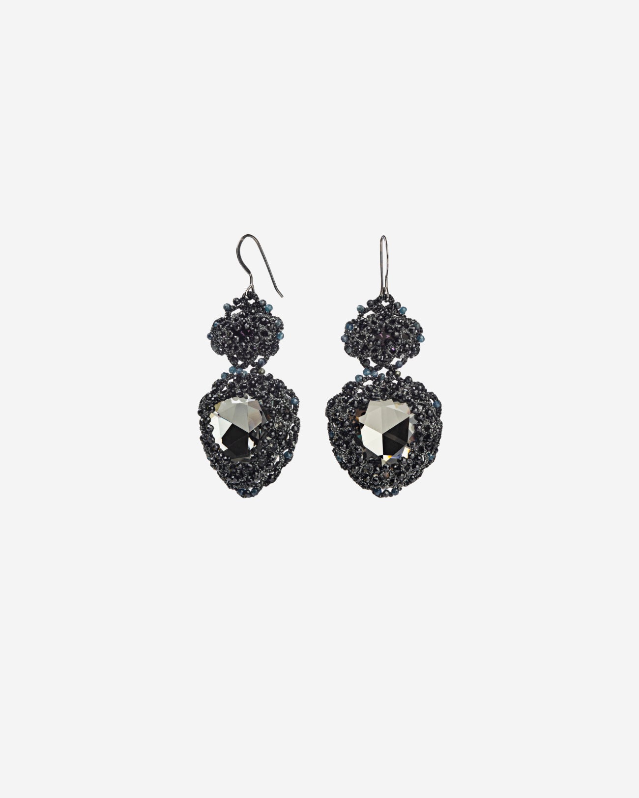 EXCLUSIVE 4026 in Silk, Silver, Crystal close-up view with premium look and attention to detail