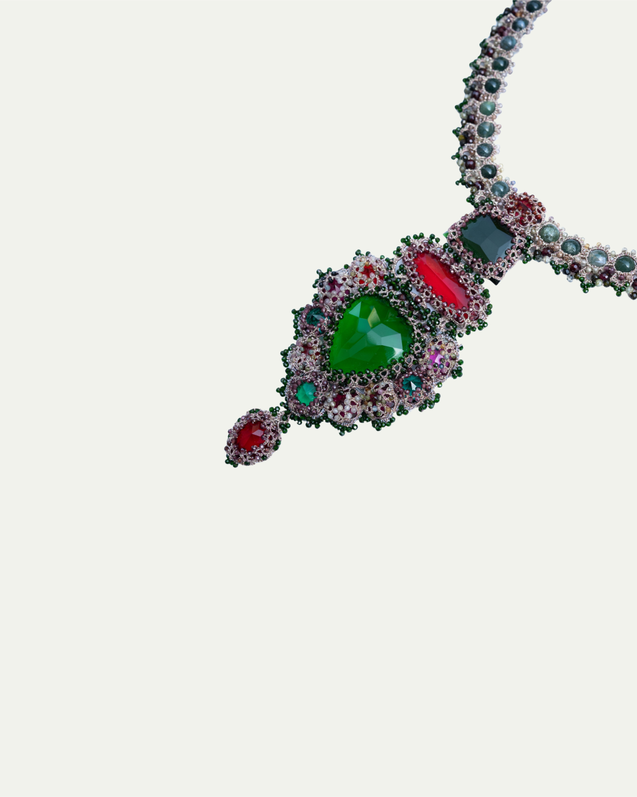 EXCLUSIVE NECKLACE 4052 in Silk, Pearl, Crystals close-up view with premium look and attention to detail