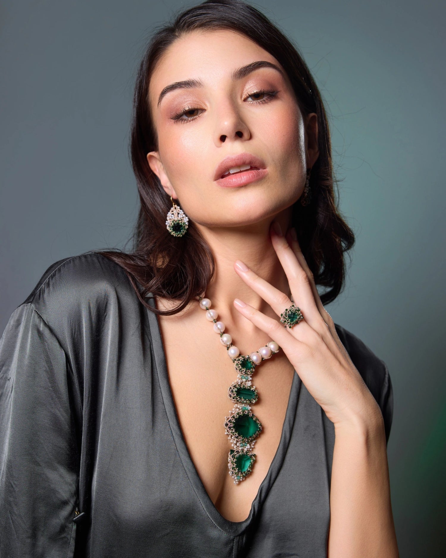 Elegant green Mersedes pendant with pearls and intricate detailing, paired with matching earrings and ring.