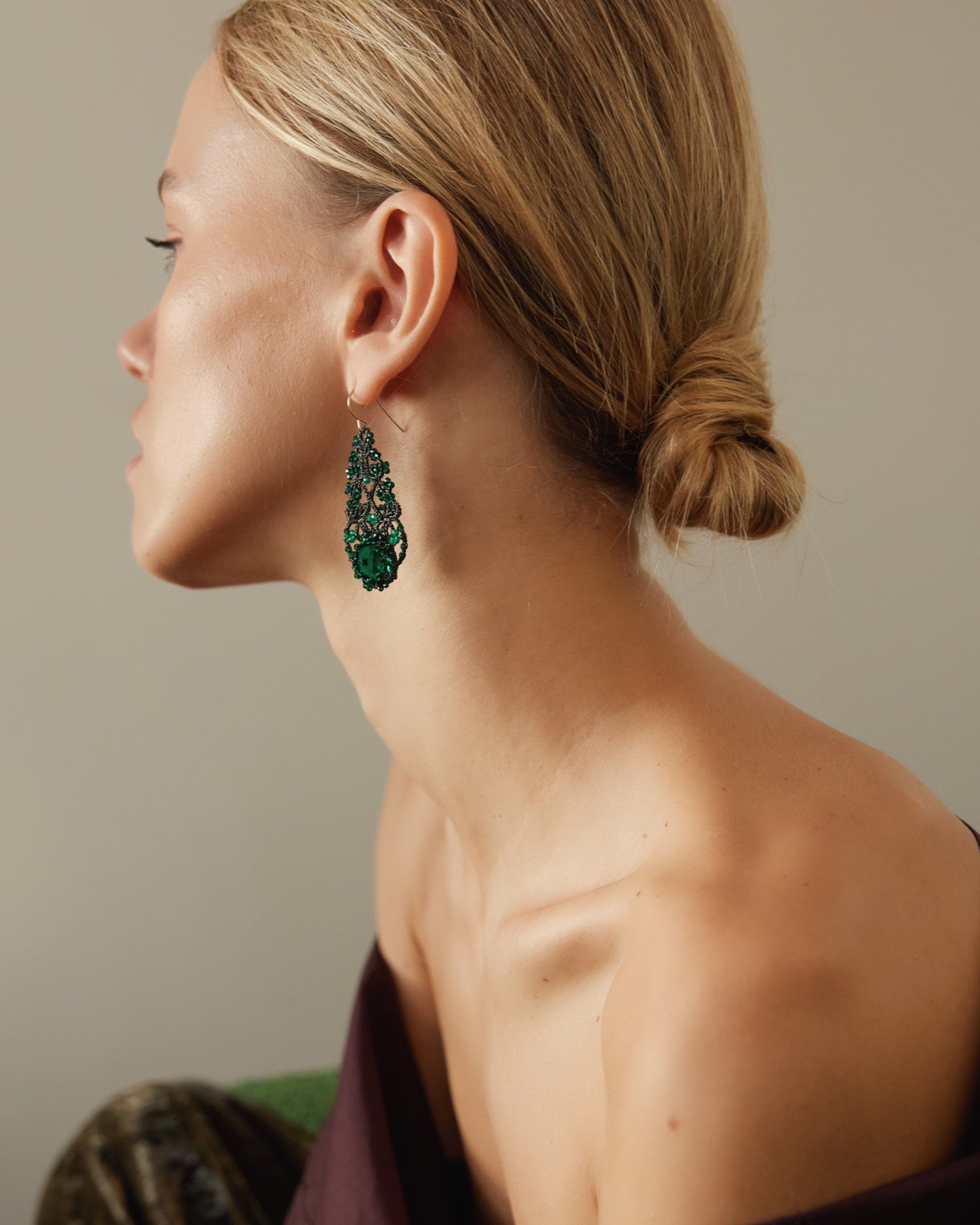 ROZALINA Earrings with green vintage glass, Gruenfluss gemstones, gold-plated silver hooks, and silk threads.
