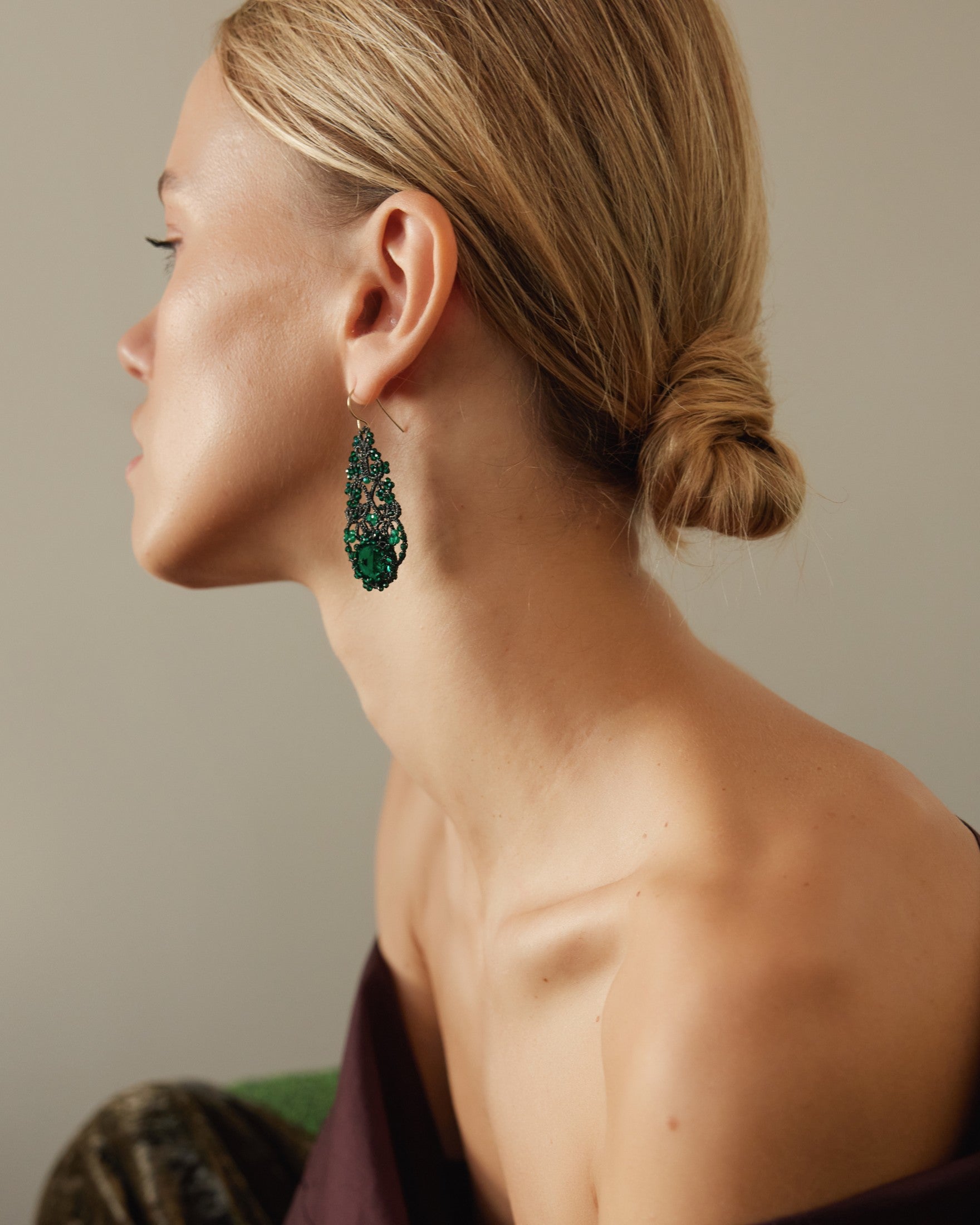 ROZALINA Earrings with green vintage glass, Gruenfluss gemstones, gold-plated silver hooks, and silk threads.