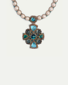 TIFFANY NECKLACE in Silk, Pearl, Pearls color Blue detail view with classic and elegant design