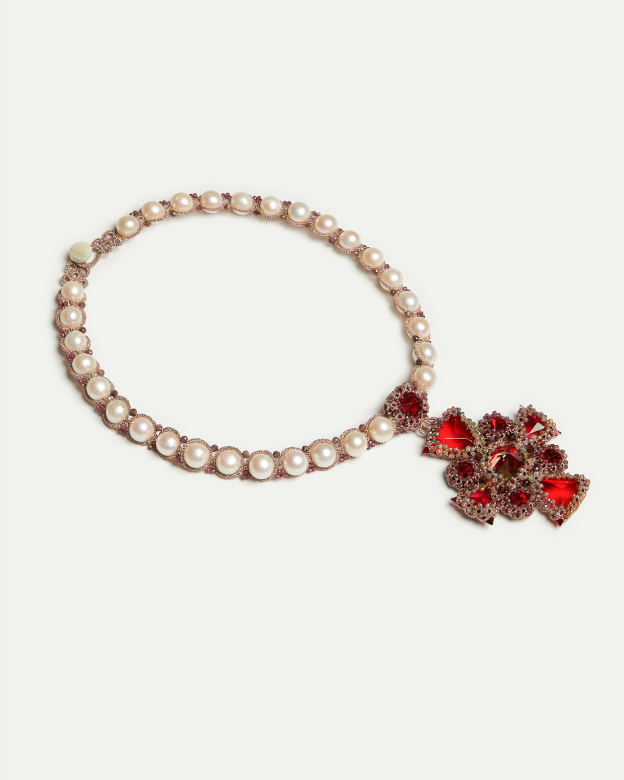 TIFFANY NECKLACE in Silk, Pearl, Pearls color Red detail view with classic and elegant design