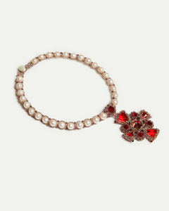 TIFFANY NECKLACE in Silk, Pearl, Pearls color Red detail view with classic and elegant design